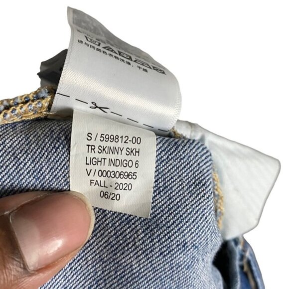 Gap True Skinny Ankle Sky High Light Indigo Distressed Jeans - Picture 6 of 8